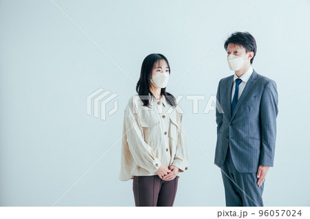 マスクをする男女 mask マスクをする男女 mask 96057024
