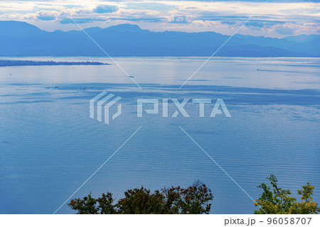 静寂な奧琵琶湖 静寂な奧琵琶湖 96058707