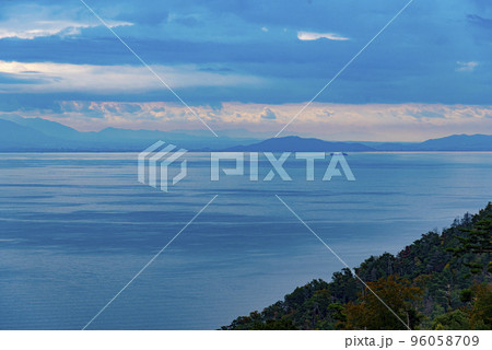 静寂な奧琵琶湖 静寂な奧琵琶湖 96058709
