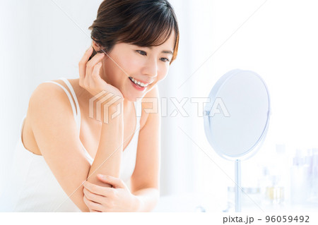 女性 ビューティー 美容 メイク スキンケア 女性 ビューティー 美容 メイク スキンケア 96059492