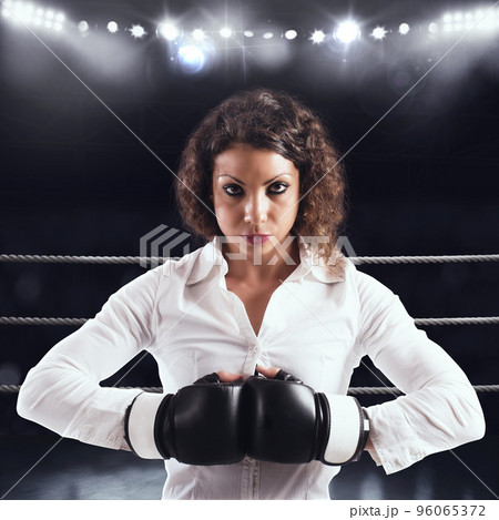 Determined businesswoman Determined businesswoman 96065372