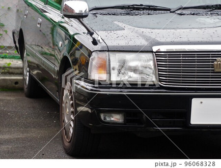 ビジネスイメージ　トヨタクラウンコンフォートのフロントマスク 96068328