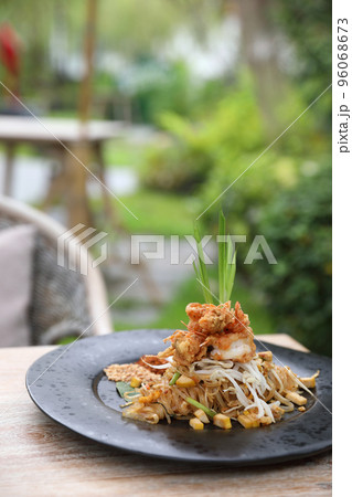 Thai food pad thai fried noodle with shrimp Thai food pad thai fried noodle with shrimp 96068673