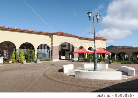 新名神高速道路の宝塚北サービスエリア 96068867