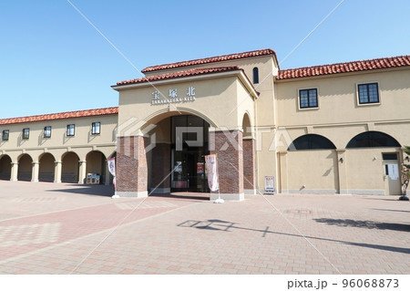 新名神高速道路の宝塚北サービスエリア 96068873