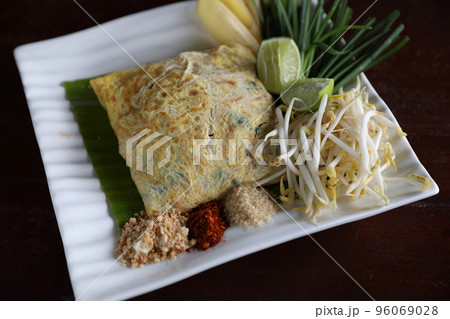 Local Thai food padthai fried noodle 96069028