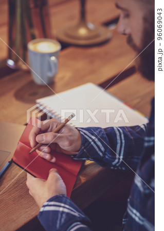 Cropped image of casual business man or freelancer planning his 96069043