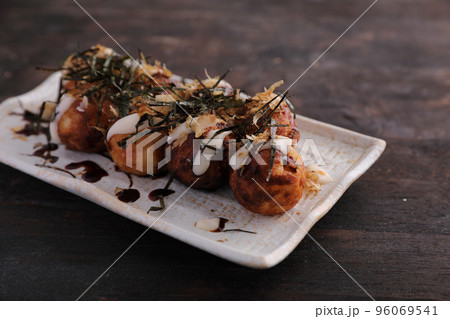 Takoyaki isolated in wood background Japanese food Takoyaki isolated in wood background Japanese food 96069541