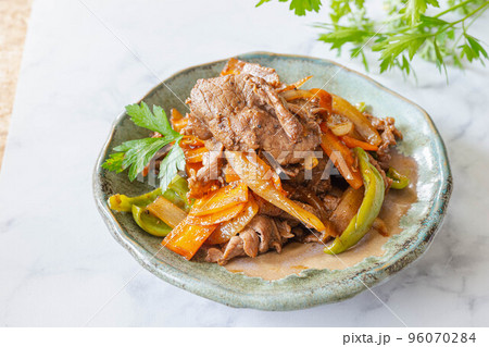 牛肉のバルサミコと醤油の炒め物 牛肉のバルサミコと醤油の炒め物 96070284