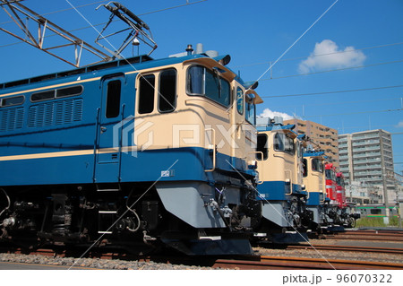 尾久車両センターに並べられたEF65形電気機関車とEF81形電気機関車_2022/10/1撮影 96070322