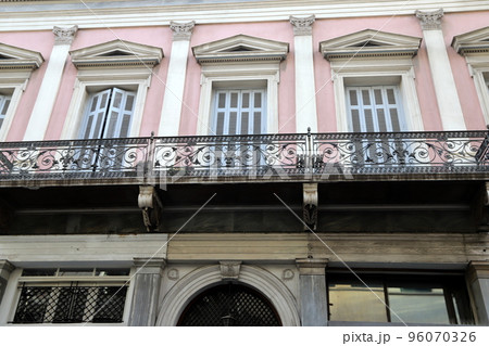 Athens is the capital of modern Greece and the center of ancient Greek civilization. 96070326