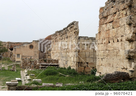 Athens is the capital of modern Greece and the center of ancient Greek civilization. 96070421