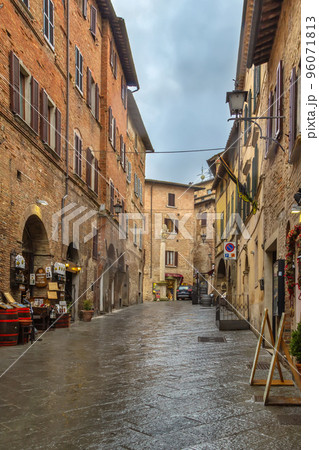 Street in Montepulciano, Italy Street in Montepulciano, Italy 96071813