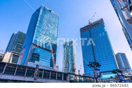 日本の東京都市景観 5棟が揃い踏み…ウェーヴ通り（出入口）前から桜丘口再開発などを望む＝11月8日 96072685