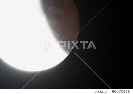 部分食中の月から出現した天王星 部分食中の月から出現した天王星 96073358