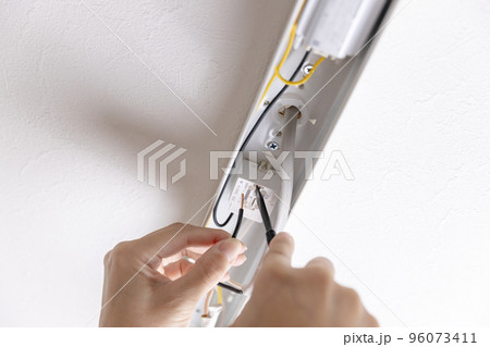 照明器具の交換工事 96073411