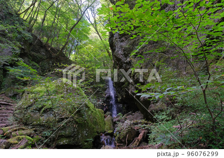 御岳山にある綾広の滝 | 東京都青梅市【夏】 御岳山にある綾広の滝 | 東京都青梅市【夏】 96076299