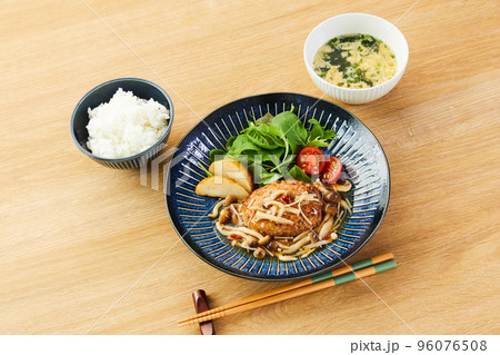 和風きのこソースハンバーグ　和風ハンバーグ　ハンバーグ 96076508