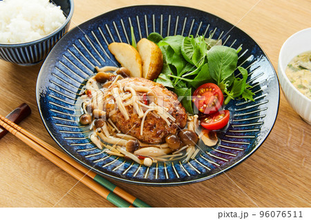 和風きのこソースハンバーグ　和風ハンバーグ　ハンバーグ 96076511