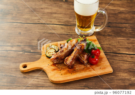 スペアリブ　豚スペアリブ　ビール 96077192