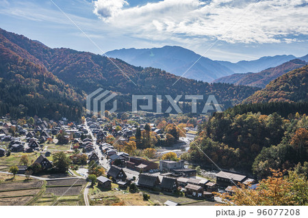 展望台から見た秋の白川郷 96077208
