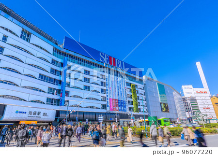 日本の東京都市景観 XBB、BQ.1.1…屋外での感染はほぼないが換気意識欠如で…＝11月8日、池袋 96077220