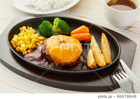 チーズハンバーグ　ハンバーグ 96078640