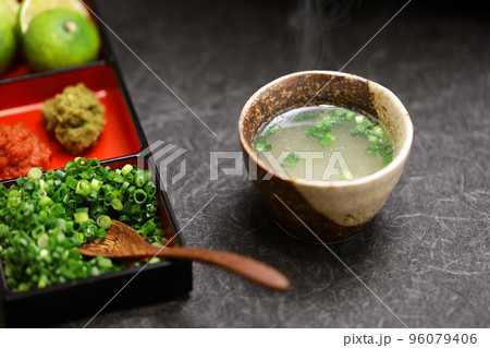 水炊きのスープ 96079406