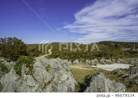 秋吉台　カルスト台地　山口県美祢市 96079534