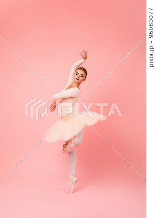 Women ballet dancing in studio 96080077