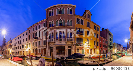 Venice. Old colorful houses over the canal in the early morning. 96080458