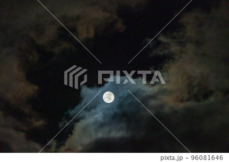 満月と雲 96081646