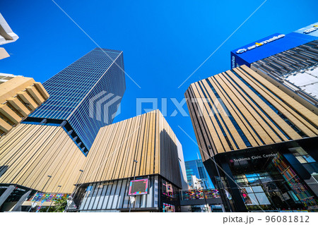 日本の東京都市景観 池袋駅東口にあるハレザ池袋などを望む 日本の東京都市景観 池袋駅東口にあるハレザ池袋などを望む 96081812