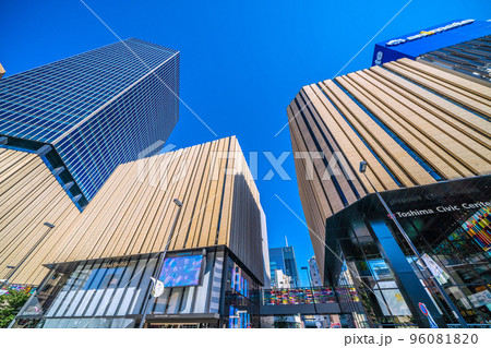 日本の東京都市景観 池袋駅東口にあるハレザ池袋などを望む 日本の東京都市景観 池袋駅東口にあるハレザ池袋などを望む 96081820