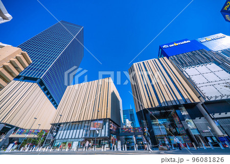 日本の東京都市景観 池袋駅東口にあるハレザ池袋などを望む 日本の東京都市景観 池袋駅東口にあるハレザ池袋などを望む 96081826