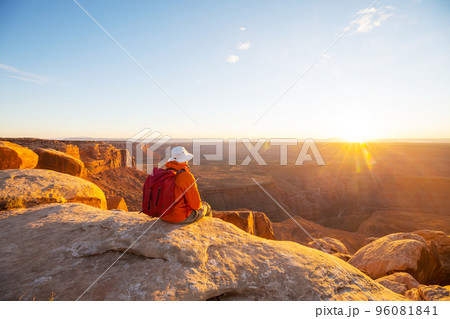 Hike on sunset 96081841