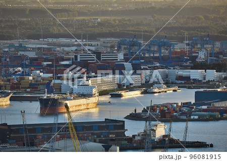 Port of Rotterdam container ships 96081915
