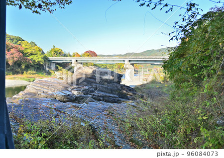親鼻の紅簾石片岩 埼玉県秩父郡皆野町 親鼻の紅簾石片岩 埼玉県秩父郡皆野町 96084073
