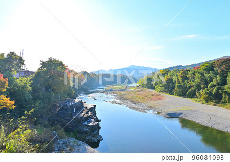 親鼻の紅簾石片岩からの景色 埼玉県秩父郡皆野町 親鼻の紅簾石片岩からの景色 埼玉県秩父郡皆野町 96084093