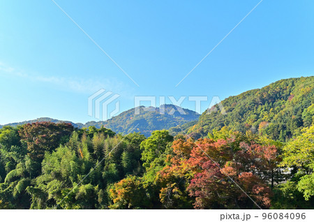 親鼻の紅簾石片岩からの景色 宝登山 埼玉県秩父郡皆野町 親鼻の紅簾石片岩からの景色 宝登山 埼玉県秩父郡皆野町 96084096