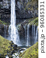 日光の華厳滝 96085331