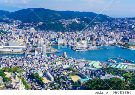 稲佐山展望台から長崎市街地の眺め 【長崎市】 稲佐山展望台から長崎市街地の眺め 【長崎市】 96085866