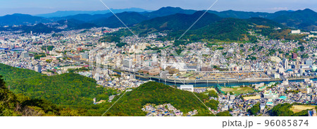 稲佐山展望台から長崎市街地の眺め　パノラマ　【長崎市】 96085874