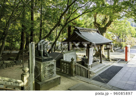 住吉神社　手水舎　山口県下関市 96085897
