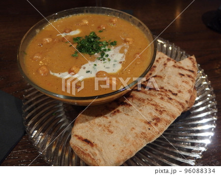 レンティル・ズッペ（レンズ豆のスープ） 96088334