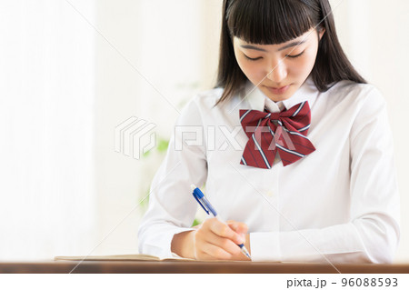 勉強する女の子 制服 勉強する女の子 制服 96088593