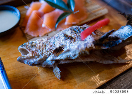 金剛山　ニジマス料理 96088693