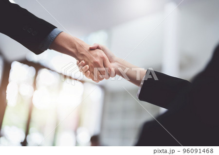 Asian entrepreneurs handshakes to congratulate the agreement between the two companies to enhance investment and financial strength. deal concept. 96091468