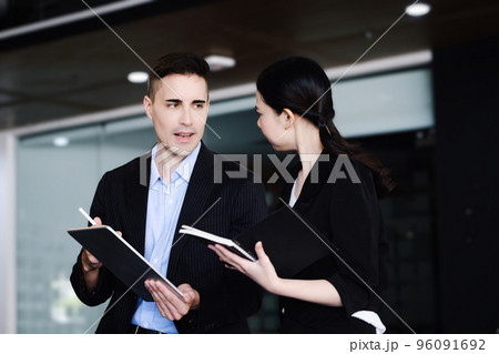 Consultation, male advisors are suggesting ways to market to female business owners to restructure their investments Consultation, male advisors are suggesting ways to market to female business owners to restructure their investments 96091692