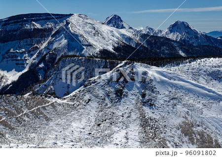 冬の八ヶ岳連峰・東天狗岳から見る八ヶ岳主峰群 冬の八ヶ岳連峰・東天狗岳から見る八ヶ岳主峰群 96091802